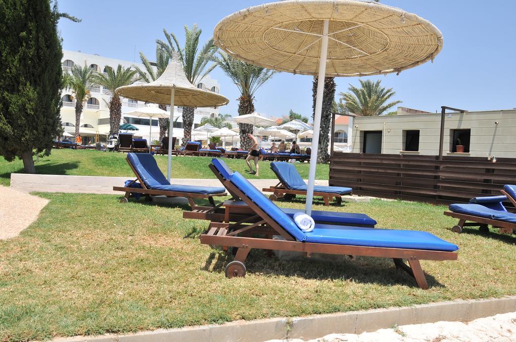 Radisson Beach Resort Larnaca Exteriör bild